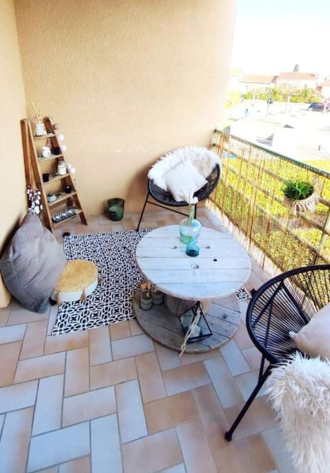 Ferienwohnung Un Nid D'Amour Ruoms Exterior foto